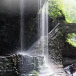 Wasserfall mit Brücke im Hintergrund und dem Text: Watkins Glen State Park